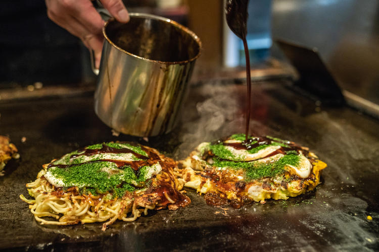 15 Popular Okonomiyaki Shops to Try in Osaka | tsunagu Japan