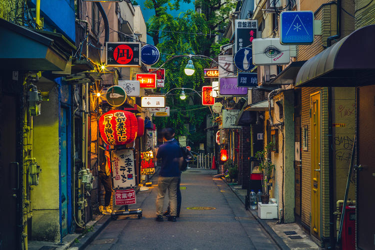 A Guide to Shinjuku’s Golden Gai - History (And Booze) In a Bottle ...