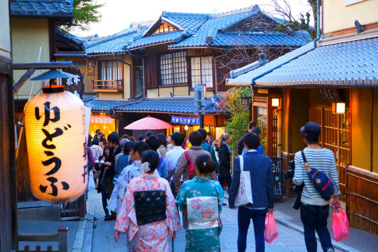 traditional japanese streetscape people