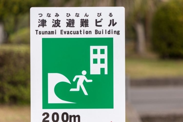 tsunagu evacuation building sign in japan