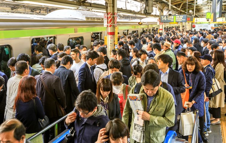 crowded Yamanote Line platform