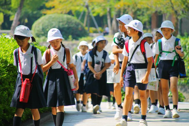 elementary school japanese kids