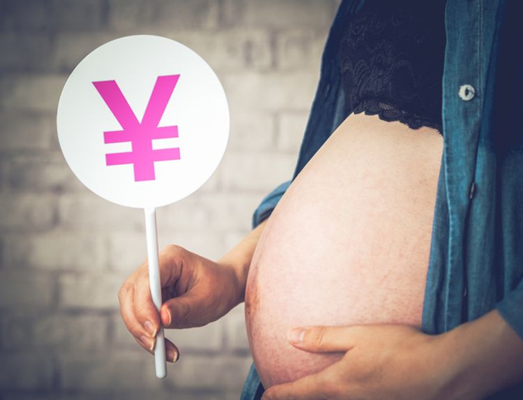 pregnant tummy and yen sign