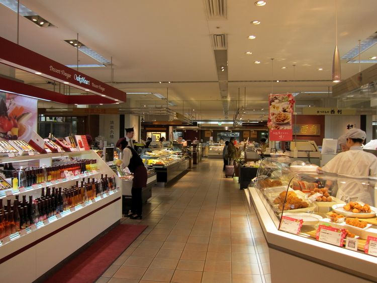 basement food section of shinjuku takashimaya