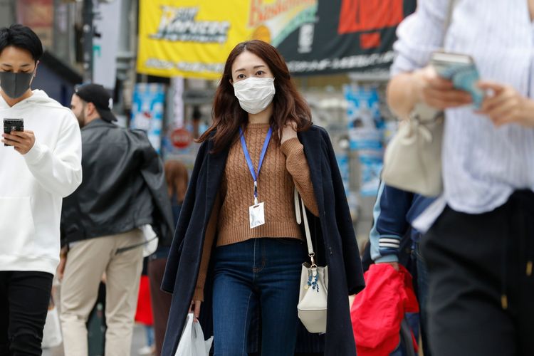 woman looking lost wearing mask