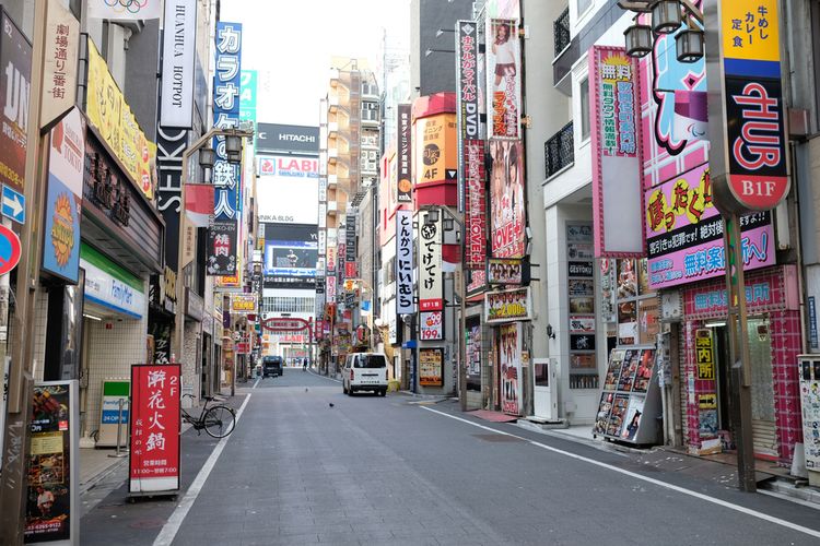 empty kabukicho shinjuku because covid-19