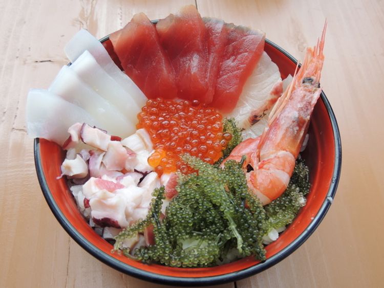 kaisen seafood bowl with umibudo