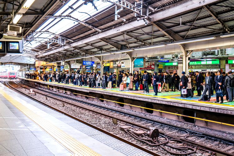 keikyu station platform japan