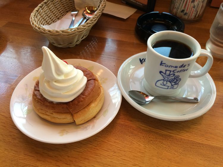 Komeda Coffee siroonoire and coffee