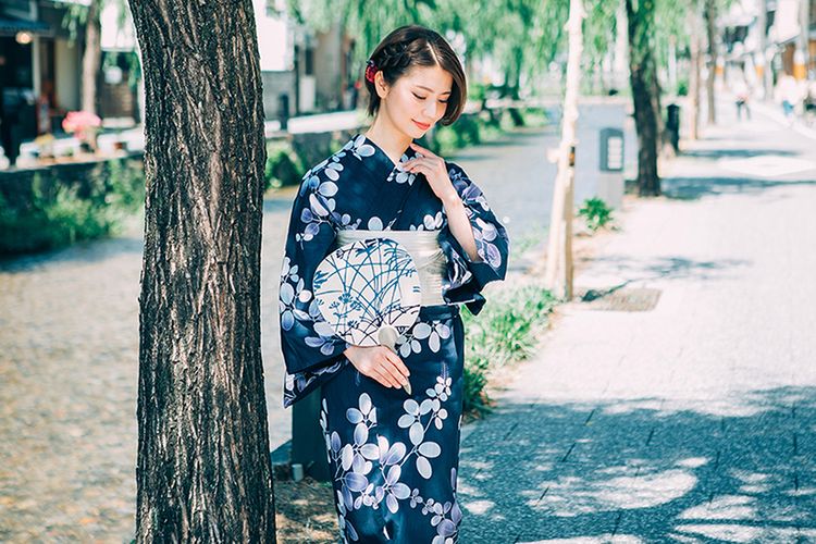 Woman wearing blue yukata