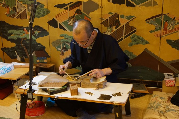 Japanese Artisan making gold leaf