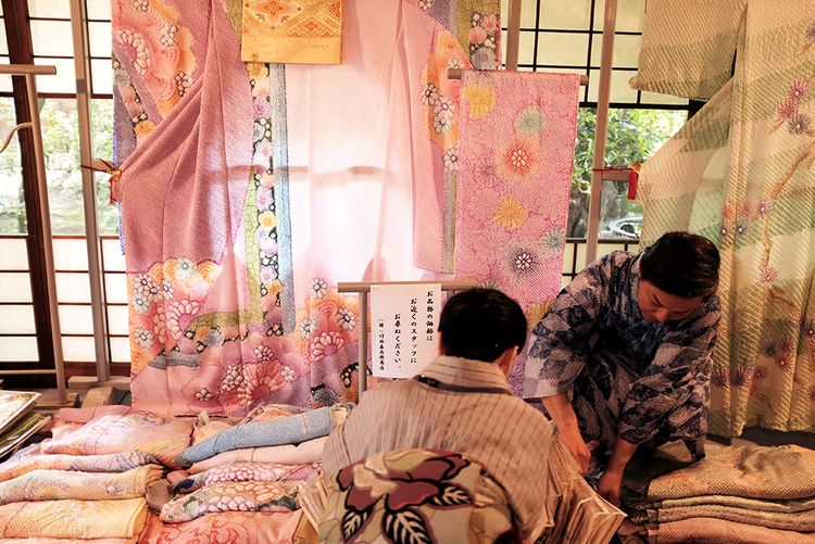 Craftspeople making kimono