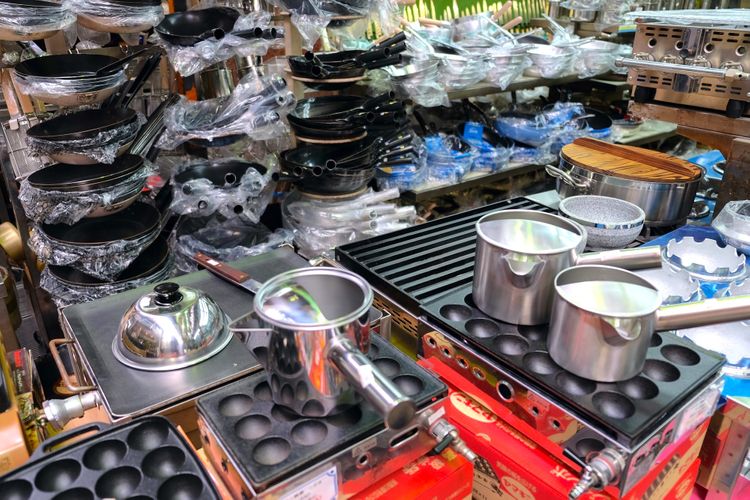 Cooking tools for sale at sennichimae