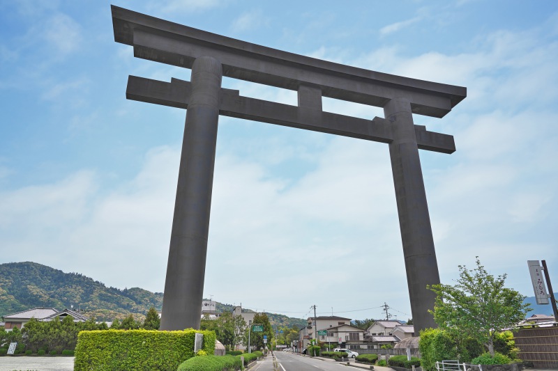 日本最大級の「鳥居」は〇〇m！？鳥居の大きい神社ランキングBEST5 | tsunagu Japan